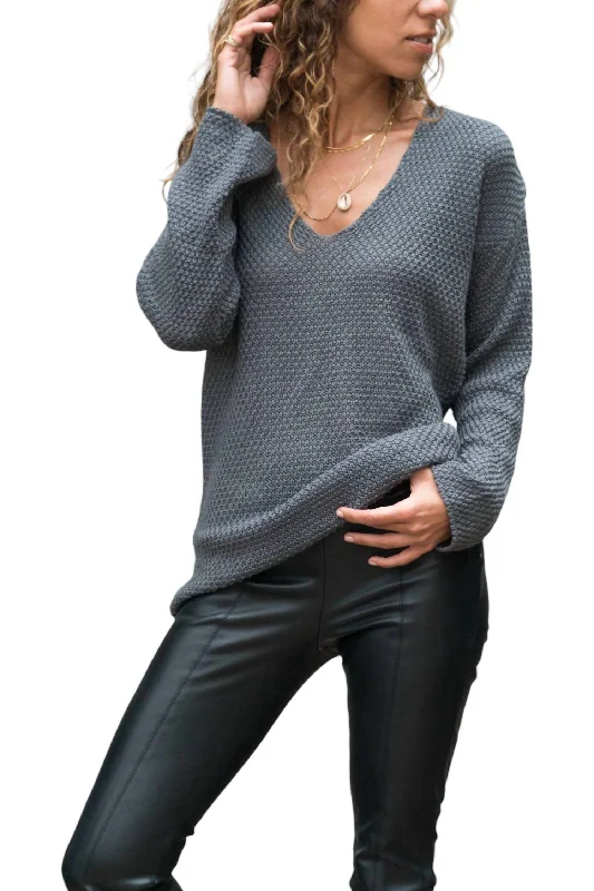 V-Neck Brass Knitted Pocket Sweater In Anthracite Wrinkle-resistant sweaters